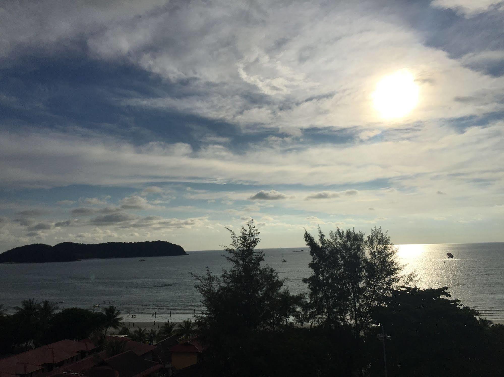 Langgura Baron Resort Pantai Cenang  Kültér fotó